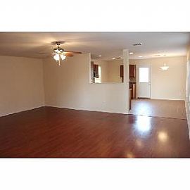 3bd / 2ba House in Garden Acres Area in Fort Worth, TX (Photo 2 of 5)