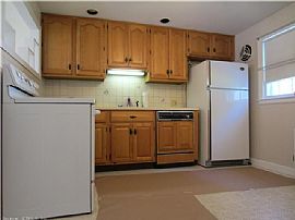 Move in Condition Best Describe This 3 Bdr/2 Ba in Hamden, CT (Photo 4 of 12)