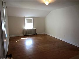 Move in Condition Best Describe This 3 Bdr/2 Ba in Hamden, CT (Photo 8 of 12)