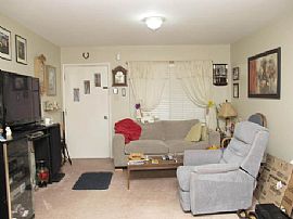Nicely Maintained 3 Bedroom, 1 Bath, 1 Car Garage in Denver, CO (Photo 2 of 11)