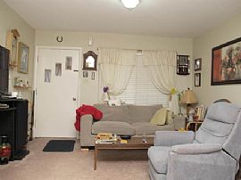 Nicely Maintained 3 Bedroom, 1 Bath, 1 Car Garage in Denver, CO (Photo 9 of 11)