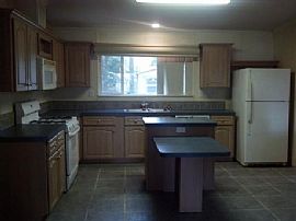 This Is a Newer 3 Bedroom 2 Bathroom Mobile Home in Tallahassee, FL (Photo 7 of 11)