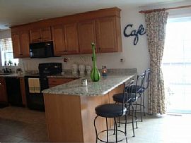 Opportunity to Own a Wonderful Home 3bed 3 Bath in Manchester, NH (Photo 3 of 12)