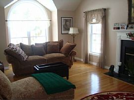 Opportunity to Own a Wonderful Home 3bed 3 Bath in Manchester, NH (Photo 9 of 12)