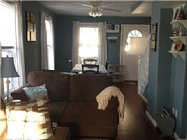 3br 2ba Home Spacious Dr in East Haven, CT (Photo 3 of 11)