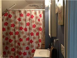 3br 2ba Home Spacious Dr in East Haven, CT (Photo 9 of 11)