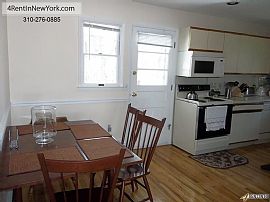 Conveniently Located Three Bedroom, 2-1/2 Bath Ran in Ridgeway, CT (Photo 5 of 9)