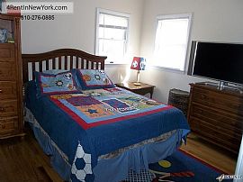 Conveniently Located Three Bedroom, 2-1/2 Bath Ran in Ridgeway, CT (Photo 8 of 9)