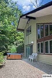 Comfortable Surroundings in Gatlinburg, TN (Photo 10 of 12)