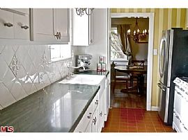 4bd / 2 Full Ba House in Green Lakes in Seattle, WA (Photo 2 of 7)