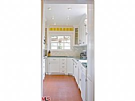 4bd / 2 Full Ba House in Green Lakes in Seattle, WA (Photo 3 of 7)