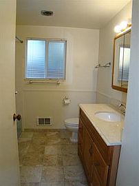 3bd / 2ba House in Olympic Hills in Seattle, WA (Photo 2 of 6)