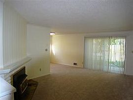 3bd / 2ba House in Olympic Hills in Seattle, WA (Photo 3 of 6)