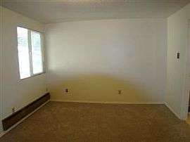 3bd / 2ba House in Olympic Hills in Seattle, WA (Photo 4 of 6)