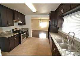 2bd / 1 Ba House in Los Angeles, CA (Photo 3 of 5)