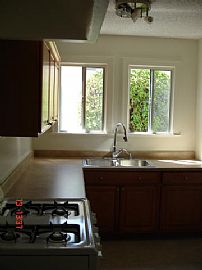 2bd / 1 Full, 1 Partial Ba House in Melrose in Los Angeles, CA (Photo 2 of 5)