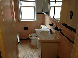 Brick 3 Bedroom, 3 Bath House Has New Windows in Detroit, MI (Photo 5 of 7)