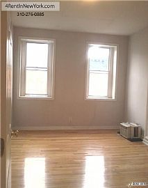 Hardwood Floor Apartment, King-Sized Bedroom With
