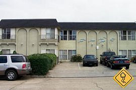 Apartment For Rent in Ocean Beach. Parking Availab