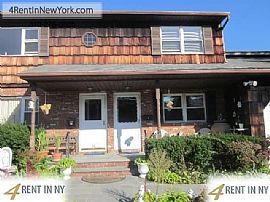 House For Rent in Glen Cove FOR 1800.