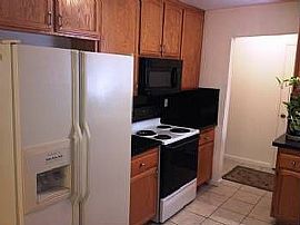 Large 3bedroom/2baths with Beautiful Kitchen
