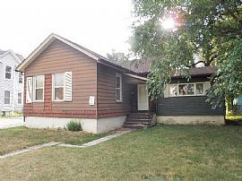  Spacious 4 Bedroom and 2.5 Bathroom House Located in Joliet