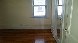 Franklin Square Duplex 1 Bedroom Apartment Waiting For You! !