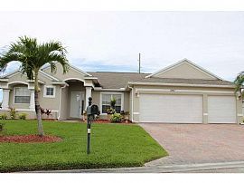 Lovely and Spacious Home in Oaks of Vero!