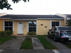 3 Bed, 1 Bath Townhouse in The Heart of Kendall, Close to Every