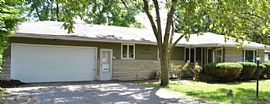 Spacious 3 Bedroom and 2 Bathroom House Located in West Joliet.