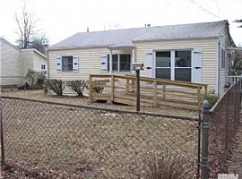 100 Engelke St, Patchogue, NY 11772