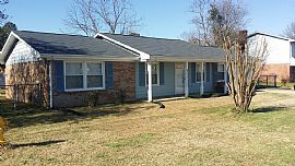 Nice 3 Bedroom 2 Bath, Minutes to Everything Fayetteville Has