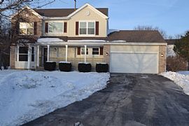 820 Mayberry Ct, Lake in The Hills, IL 60156