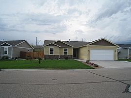 3 Bedroom, 2 Bath Close to Johnson Jr High and South High Schoo