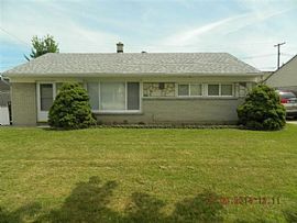 25452 Miracle Dr, Madison Heights, MI 48071