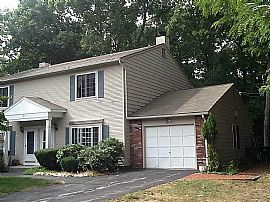 Nice Townhouse Located in Private, Prime Location. Wooded Peace