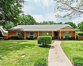 Great House with Great Yard in Covered North Dallas.