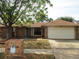 11233 Cimarron Dr Spacious Home with Two Large Living Areas.