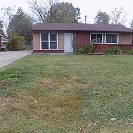 411 Glengarry Dr, Louisville, KY 40218
