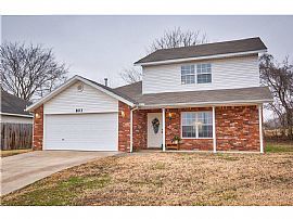 Recently Remodeled Bentonville Home with Lots of Upgrades! 