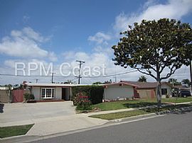 4 Bedroom Home in Fountain Valley!