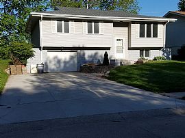Newly Remodeled 3 Bed, 3 Bath House in Millard Highlands