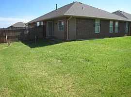 328 Sw 40th St, Moore, OK 73160