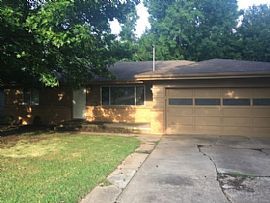 2229 S Pickwick Ave, Springfield, MO 65804