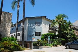 Large Front Upper 2 Bed. + Den with Balcony in Hollywood Hills.