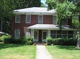 This Large Two Bedroom Apartment Is at 624 Unadilla, Shreveport