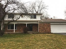 4364 Westover Dr, West Bloomfield, MI 48323