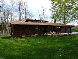 1327 Pleasant Valley Rd, Niles, OH 44446