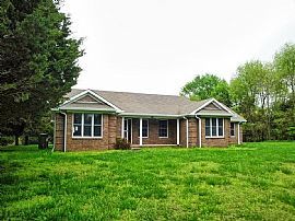 1614 Peachtree Ln, Bowling Green, KY 42103