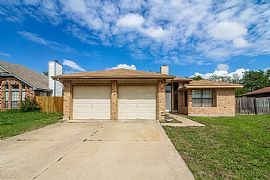A 3 Bed Room 2 Baths in 805 Stetter Dr Arlington Tx 